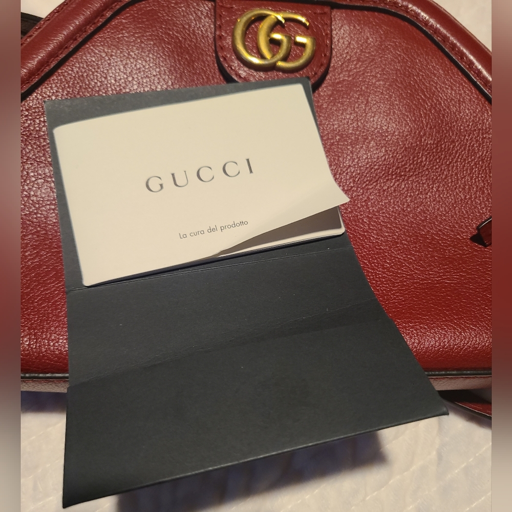 Authentic Medium Red Leather Gucci - Picture 3 of 14